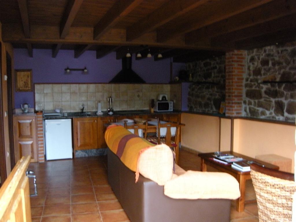 La Portiella Hostal Bueres Habitación foto