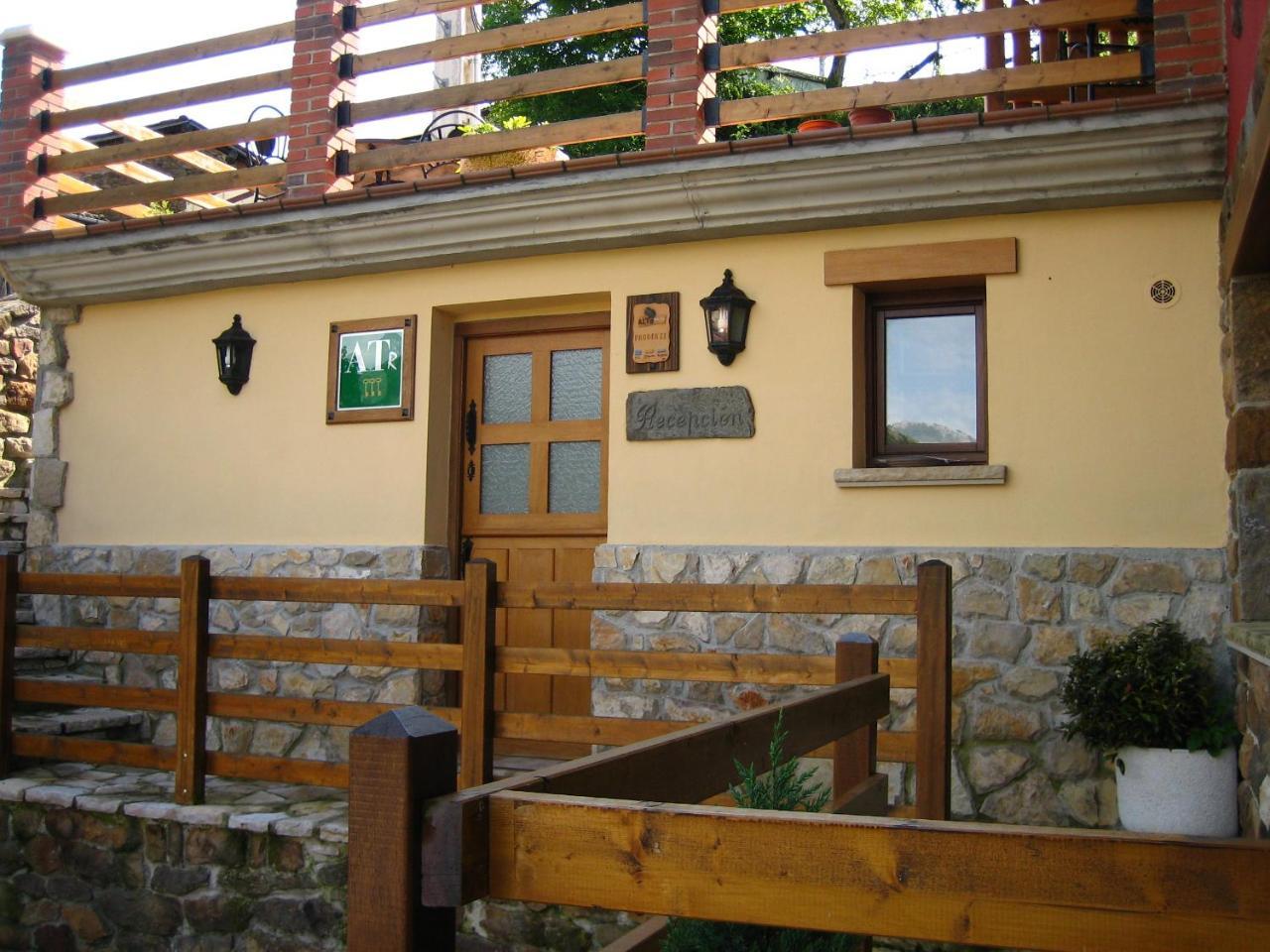 La Portiella Hostal Bueres Exterior foto